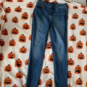 Size 4 blue old navy jeans no rips.